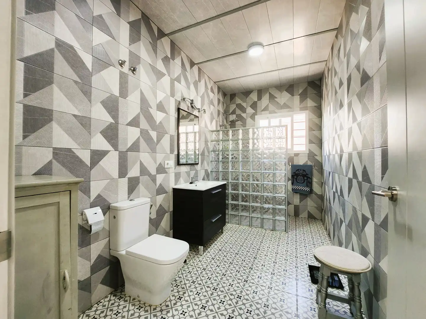 Baño de Casa o chalet en venta en Alcalá de Guadaira con Aire acondicionado, Calefacción y Jardín privado