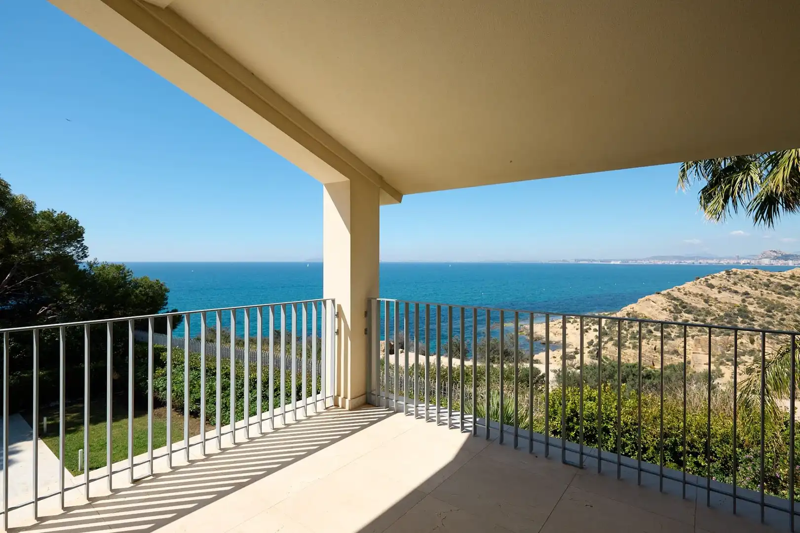 Terrassa de Casa o xalet en venda en Alicante / Alacant amb Aire condicionat, Calefacció i Jardí privat
