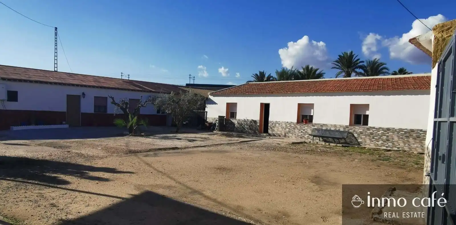 Vista exterior de Casa adosada en venta en Crevillent con Aire acondicionado