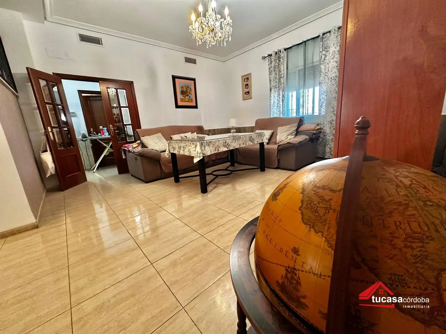 Sala d'estar de Casa o xalet en venda en Córdoba amb Aire condicionat, Jardí privat i Piscina