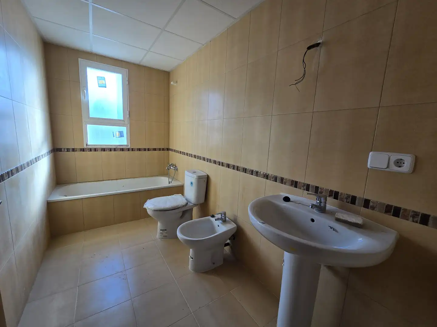 Bathroom of Flat for sale in Llombai