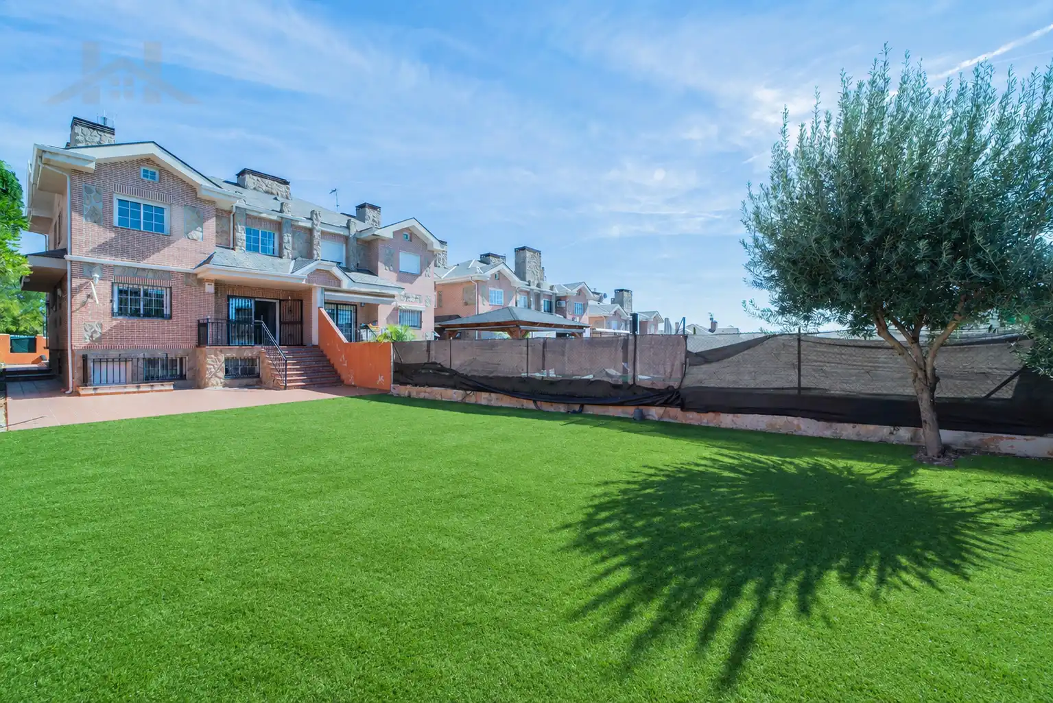 Semi-detached house with terrace for sale in Calle Río Guadalix 33