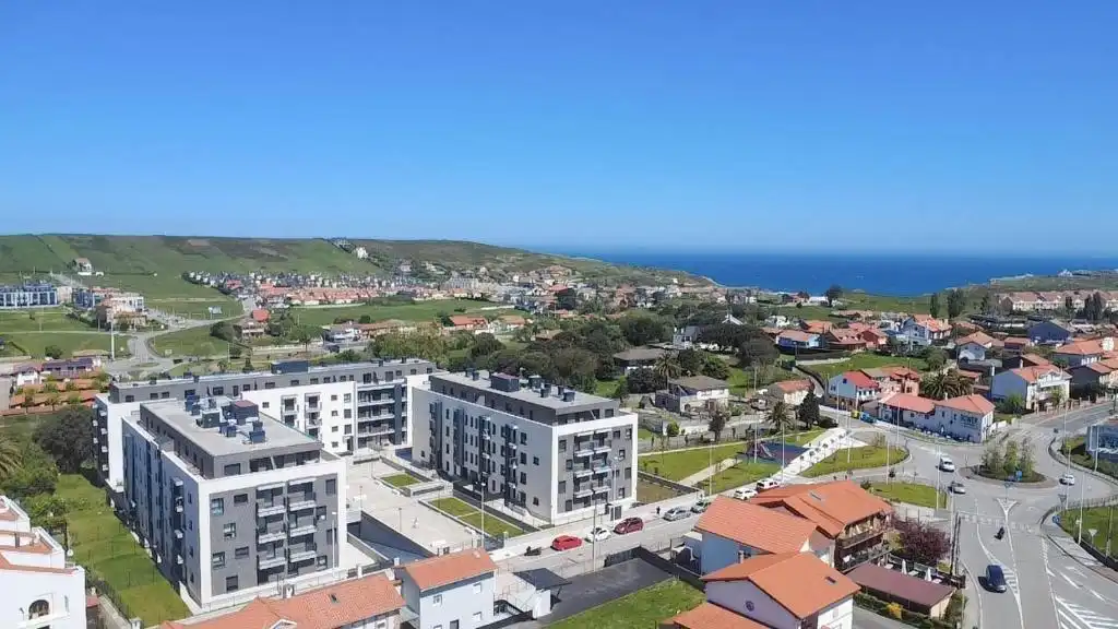 Exterior view of Flat for rent in Santa Cruz de Bezana  with Heating, Furnished and Balcony