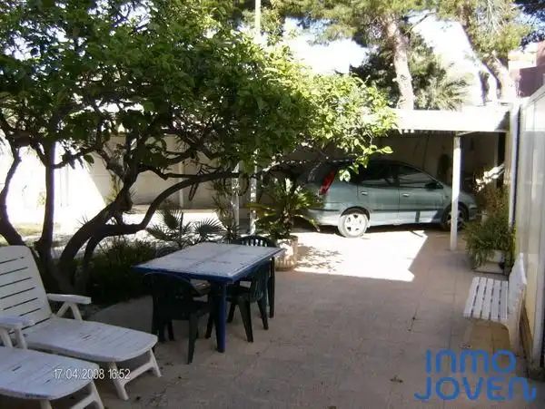 Aparcament de Casa o xalet en venda en El Campello amb Aire condicionat, Jardí privat i Terrassa