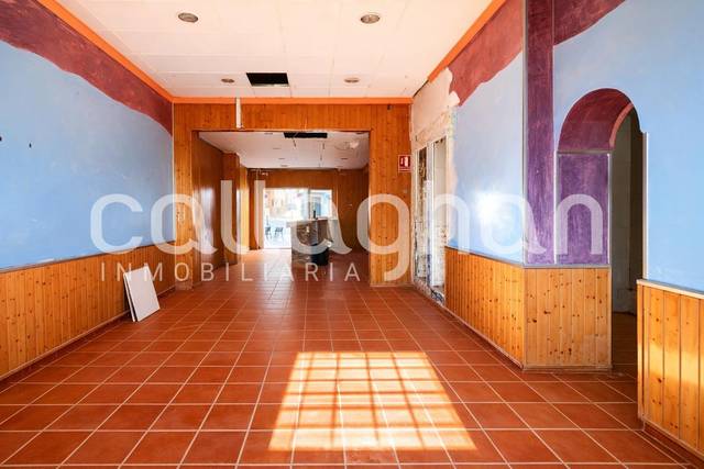 Local comercial en Venta en Calle de Ramón y Cajal en Centro