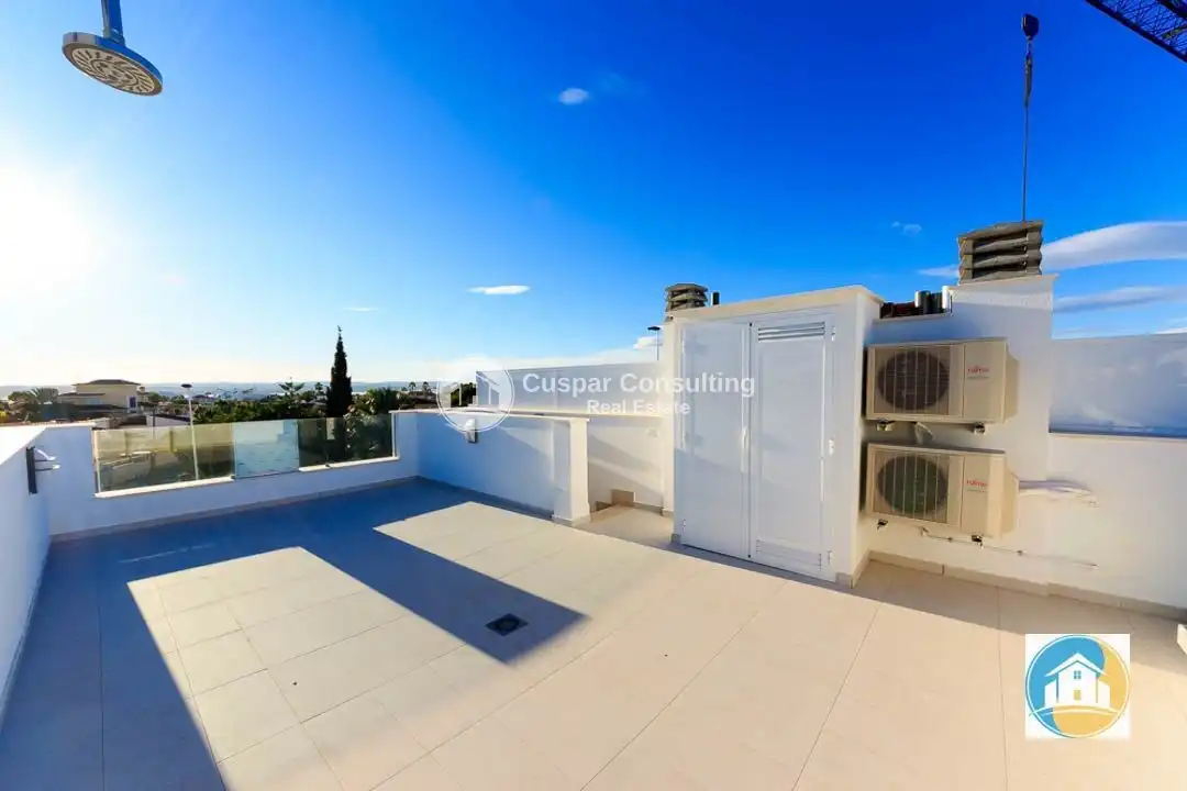Terrassa de Dúplex en venda en Pilar de la Horadada amb Aire condicionat, Calefacció i Jardí privat