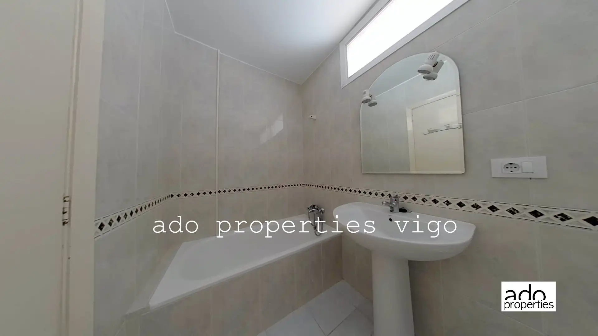 Baño de Piso en venta en Vigo  con Terraza y Trastero