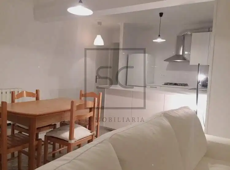 Cuina de Pis de lloguer en Ferrol amb Calefacció i Moblat