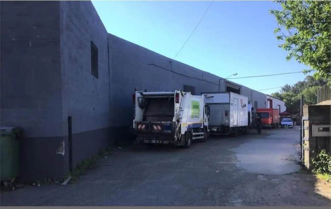 Vista exterior de Nave industrial en venta en Redondela