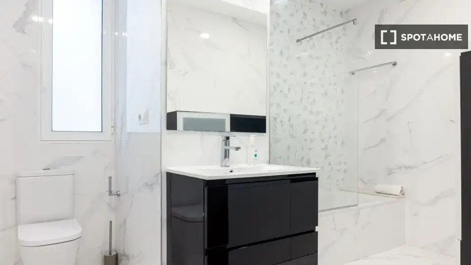 Flat with terrace to rent in L'Eixample, imagen 5