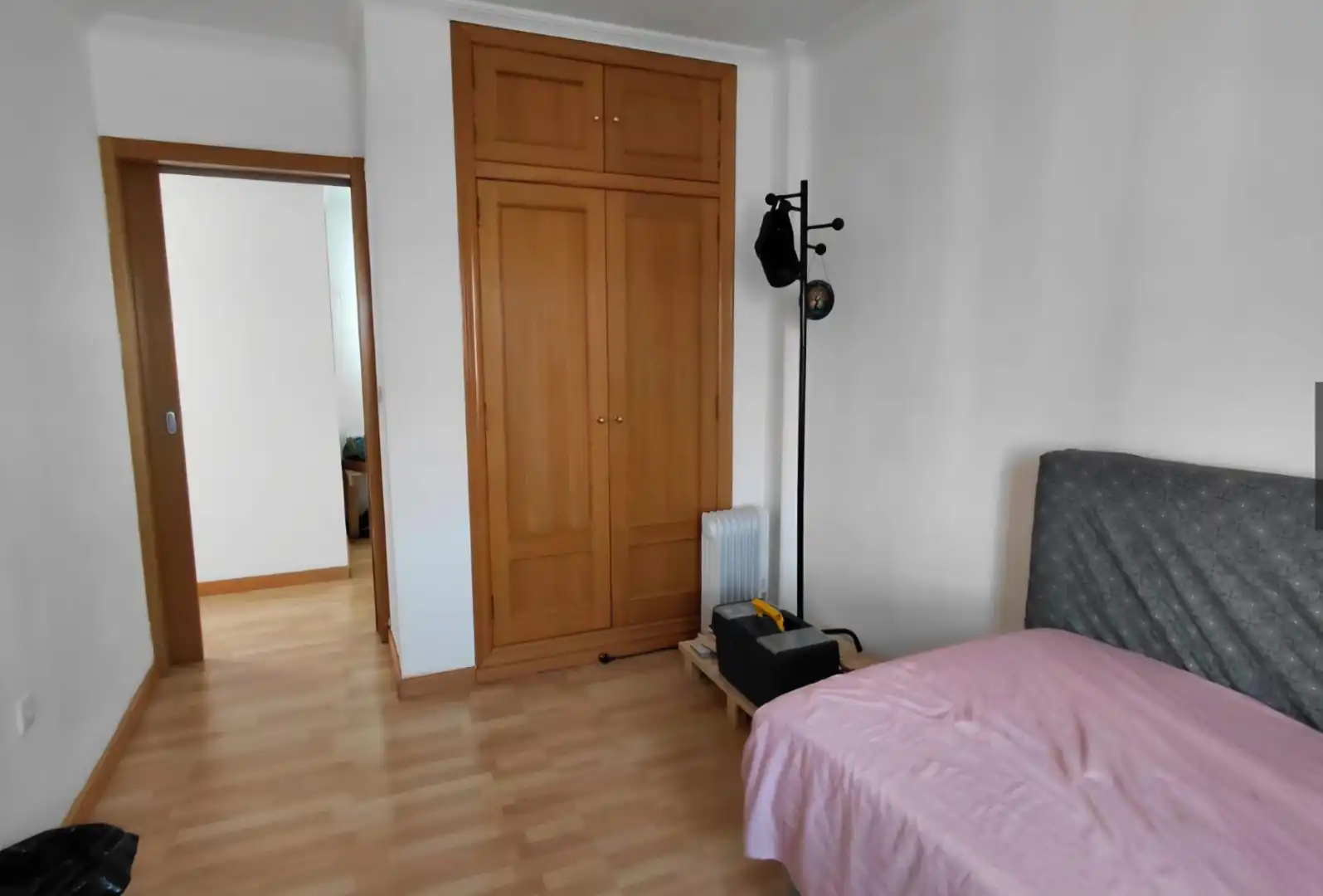Schlafzimmer von Dachboden zum Verkauf in Villena mit Klimaanlage, Heizung und Parkett