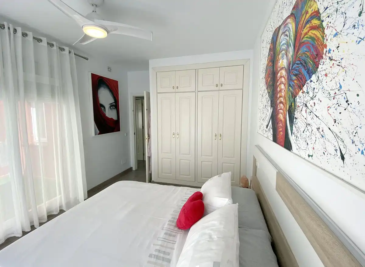 Habitación de Casa adosada en venta en Estepona con Aire acondicionado, Terraza y Trastero