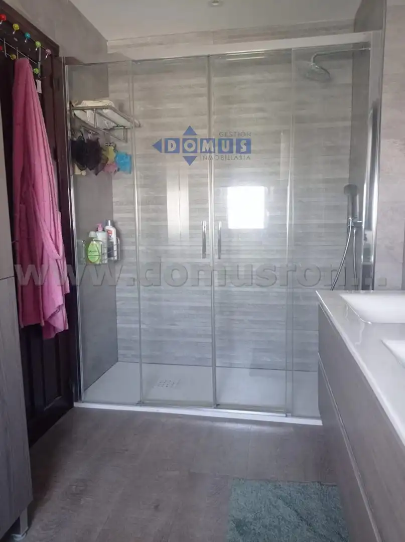 Baño de Piso en venta en Ronda con Aire acondicionado, Calefacción y Amueblado