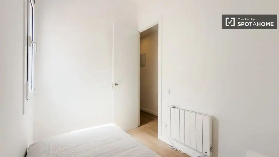 Dormitori de Apartament per a compartir en Barcelona amb Aire condicionat, Calefacció i Terrassa