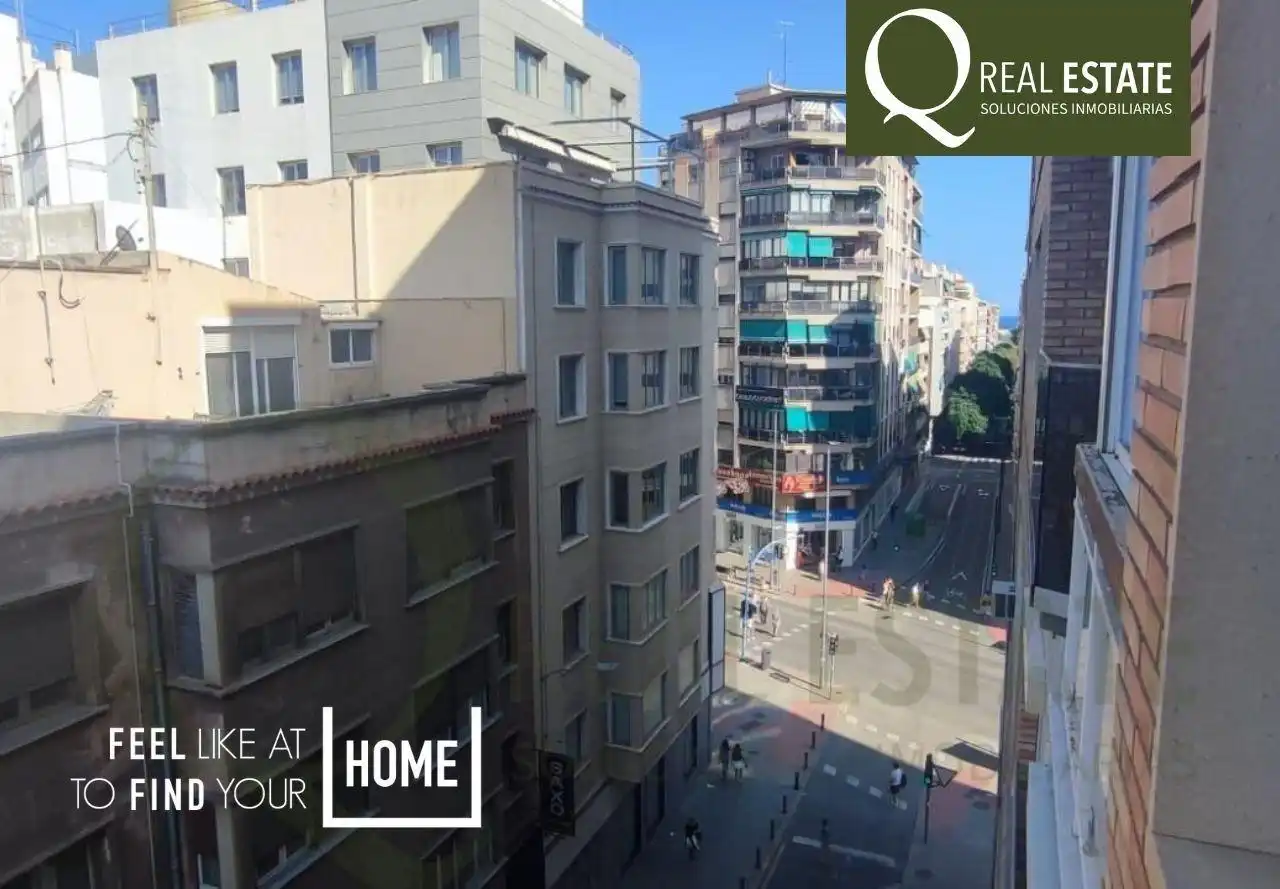 Vista exterior de Piso de alquiler en Alicante / Alacant con Calefacción, Terraza y Amueblado