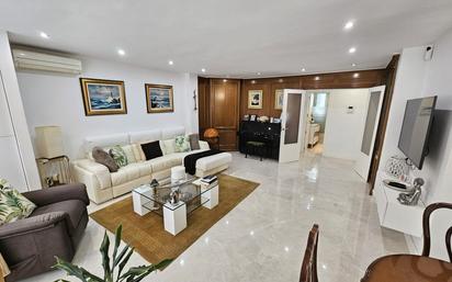 Living room of Flat for sale in  Valencia Capital  with Furnished