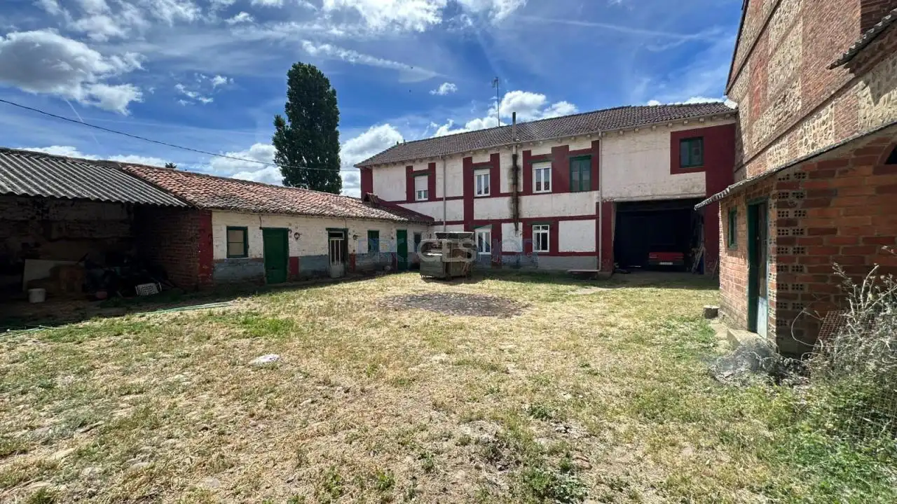 Exterior view of Country homes for sale in San Andrés del Rabanedo  with Heating, Private garden and Terrace