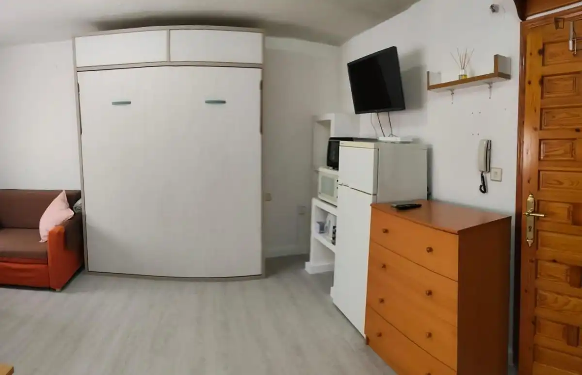Habitación de Estudio de alquiler en Granada con Aire acondicionado, Calefacción y Amueblado