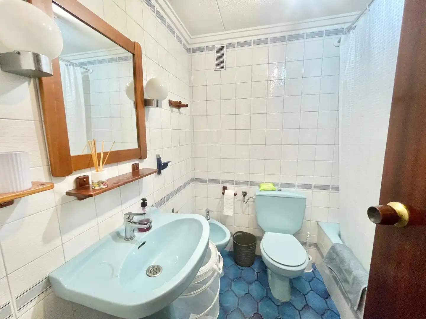Bathroom of Apartments for rent in Torrevieja  with Air Conditioner, Heating and Terrace