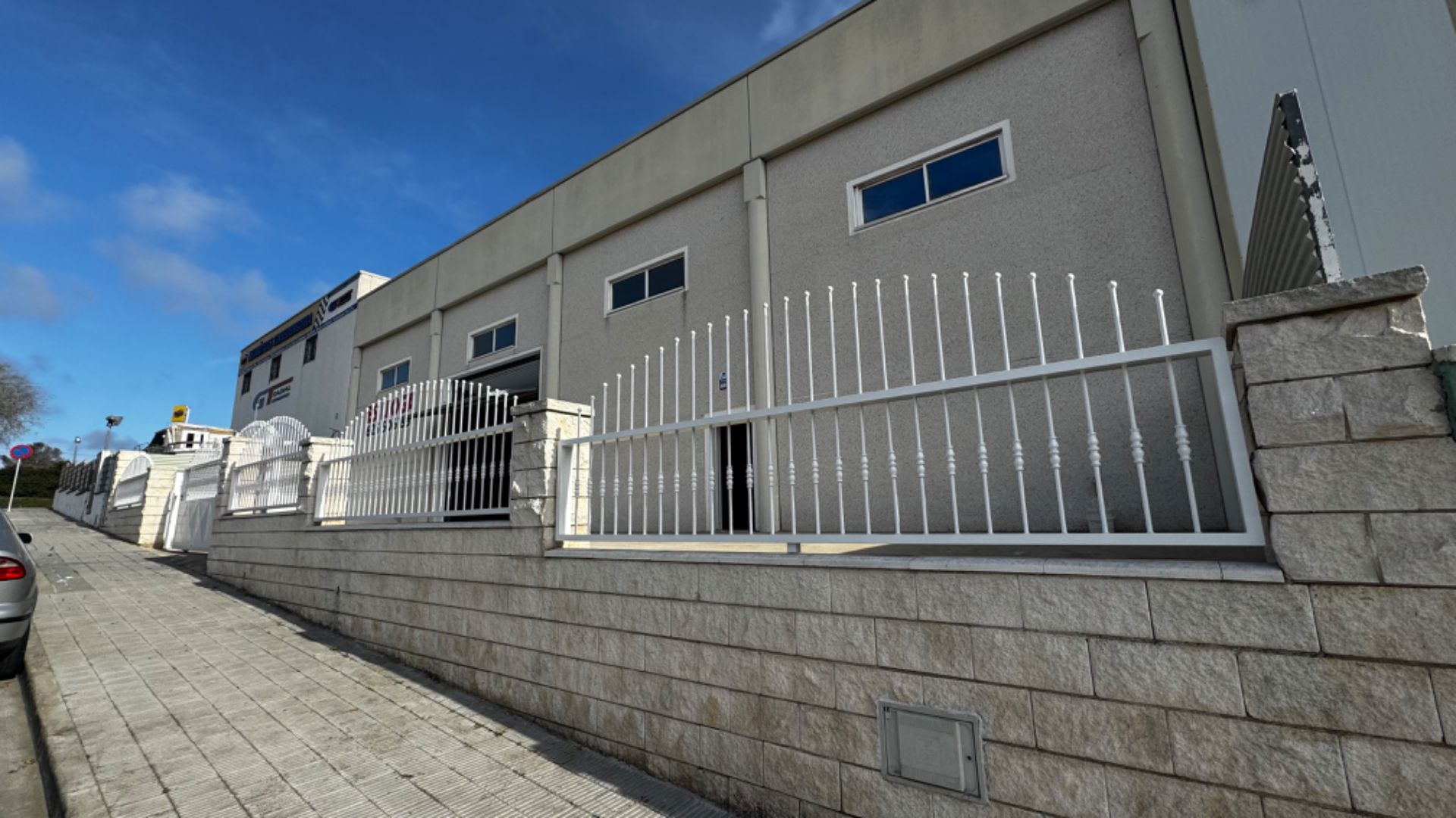 Vista exterior de Nau industrial de lloguer en Torredembarra amb Alarma