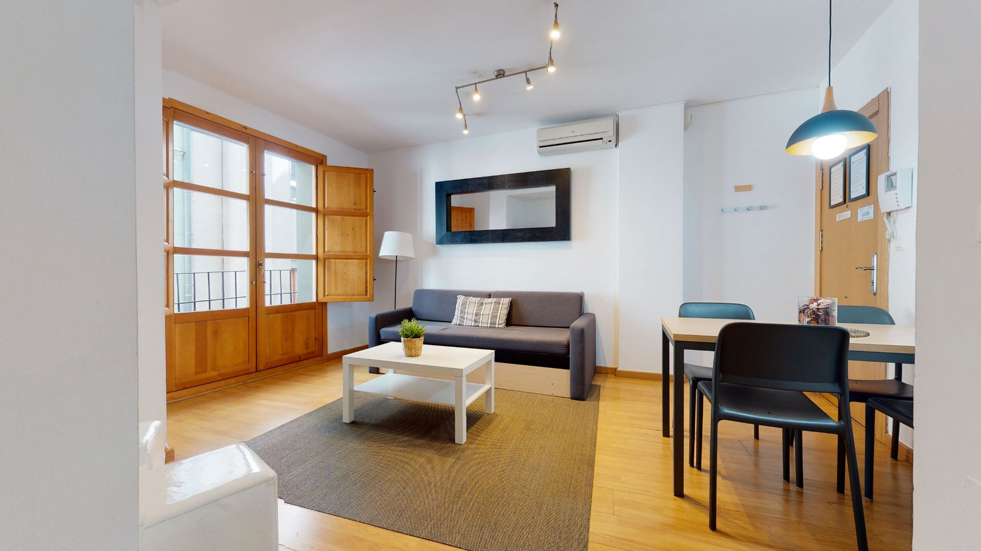 Living room of Flat to rent in  Valencia Capital  with Air Conditioner, Heating and Parquet flooring