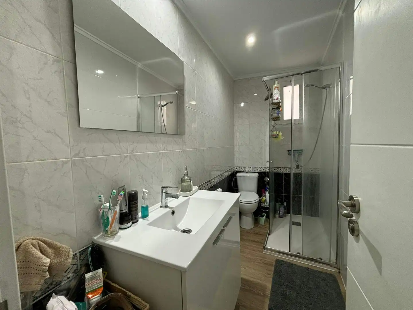 Bathroom of Flat for share in Valencia  with Furnished and Washing machine