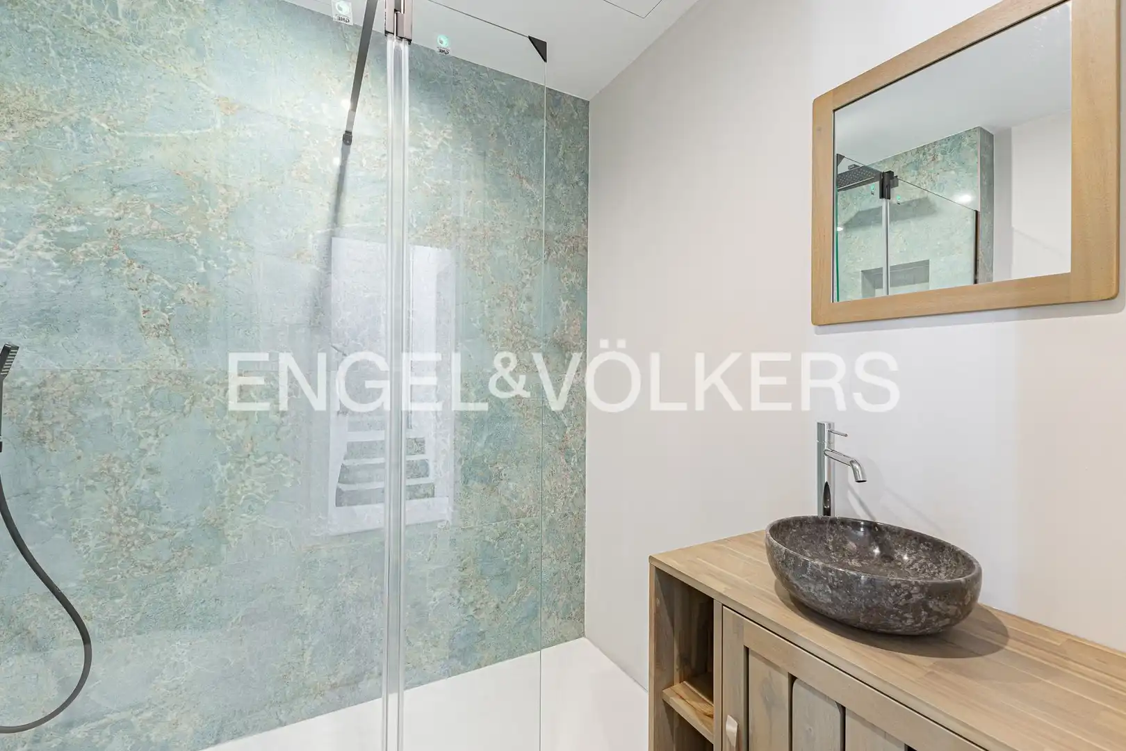 Bathroom of Houses for sale in Barcelona  with Air Conditioner, Heating and Private garden
