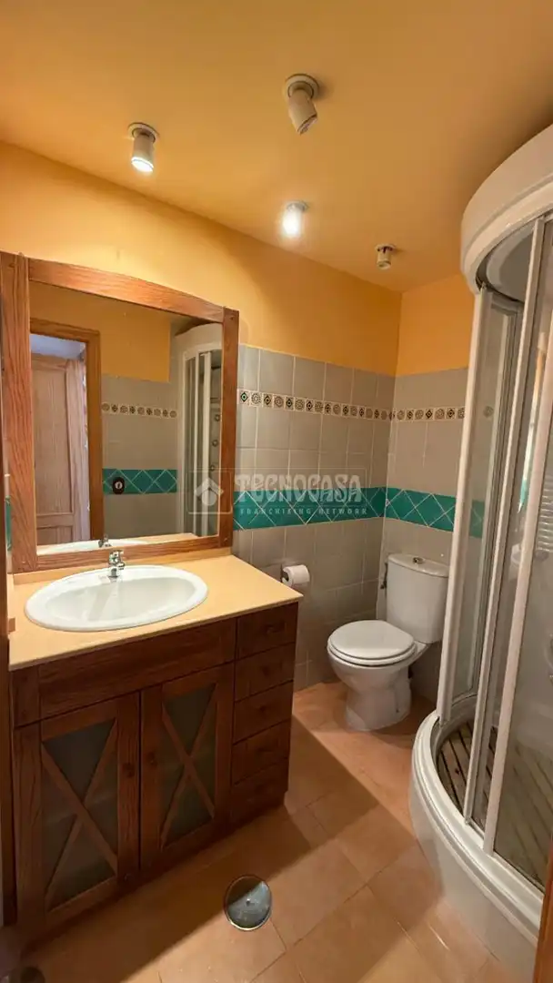 Baño de Piso en venta en Alcalá de Henares con Aire acondicionado, Calefacción y Terraza