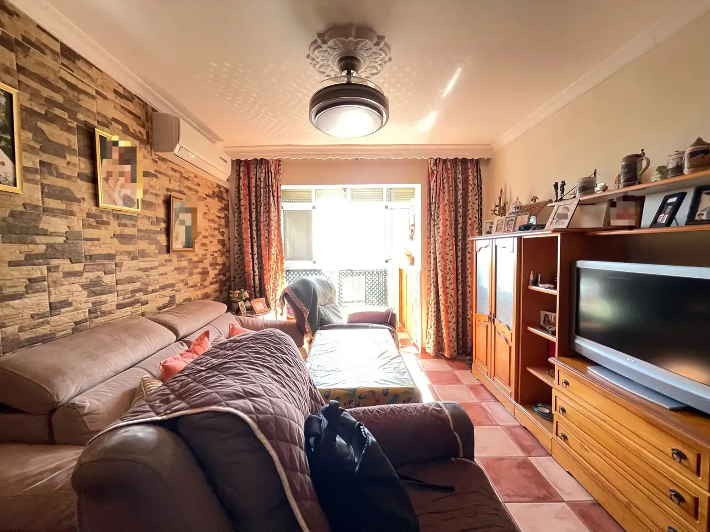 Sala d'estar de Apartament en venda en Estepona amb Aire condicionat i Terrassa
