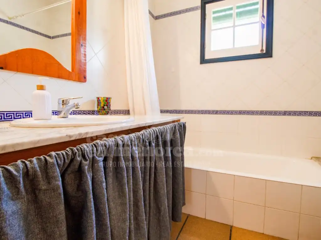 Baño de Finca rústica en venta en Es Castell con Aire acondicionado, Terraza y Piscina