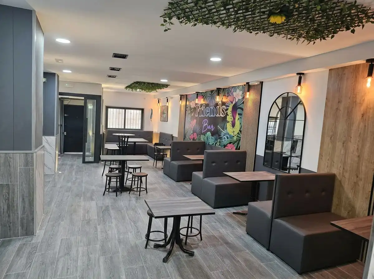 Gewerbefläche zum Verkauf in C. del Halcón, Carabanchel, 28025 Madrid, España