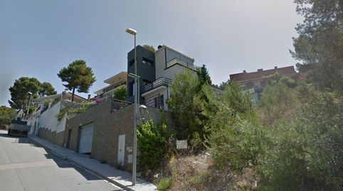 Parcela ascendente de 800 m2 situada en Calle Conca de Barberà, zona residencial. Vistas a la montaña. Apto para la construcción d