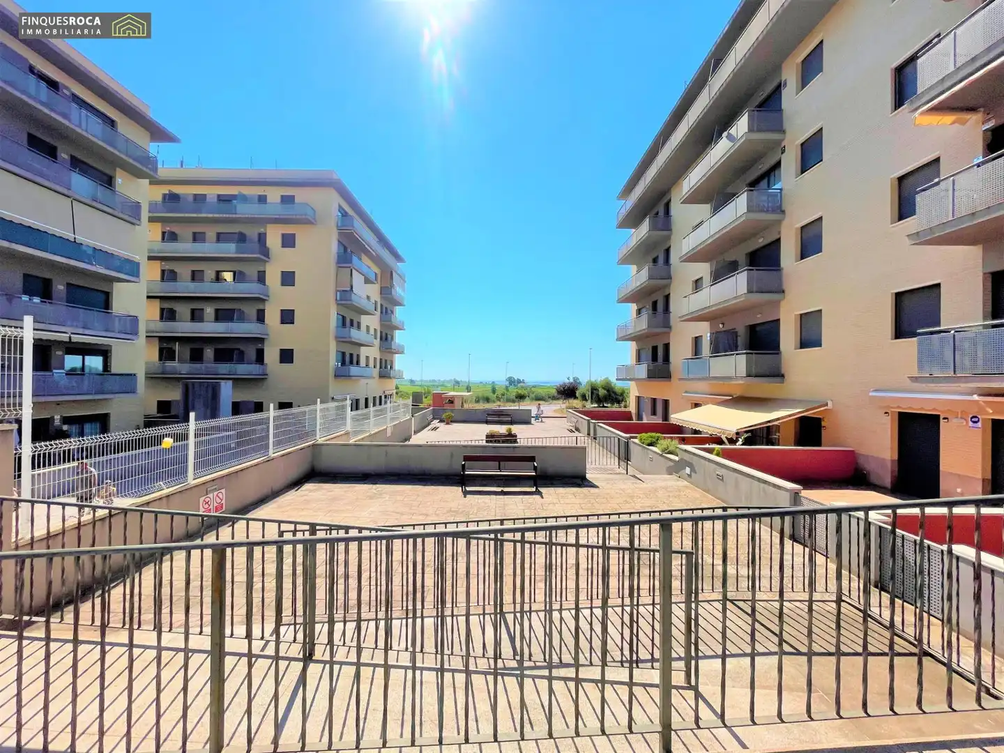 Vista exterior de Dúplex en venda en La Ràpita amb Aire condicionat, Terrassa i Piscina