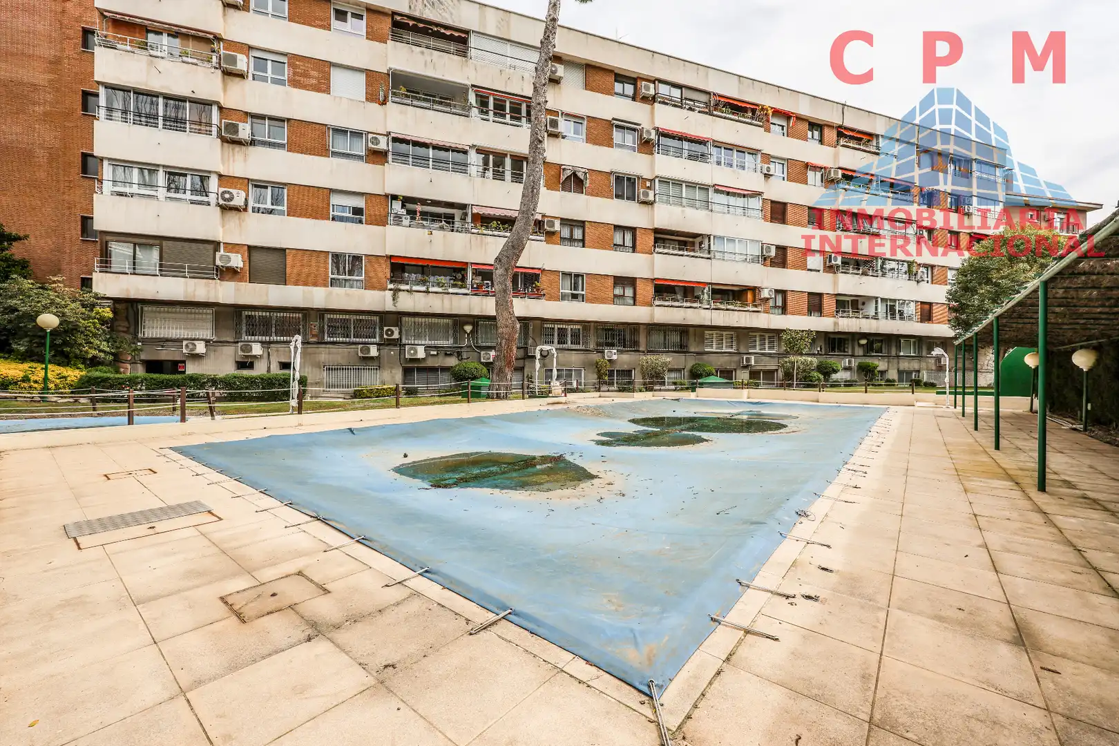 Außenansicht von Wohnung zur Miete in  Madrid Capital mit Klimaanlage, Heizung und Ofen