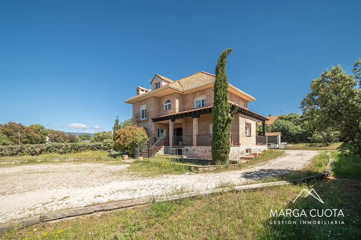 Exterior view of Houses for sale in Valdemorillo  with Heating, Private garden and Parquet flooring