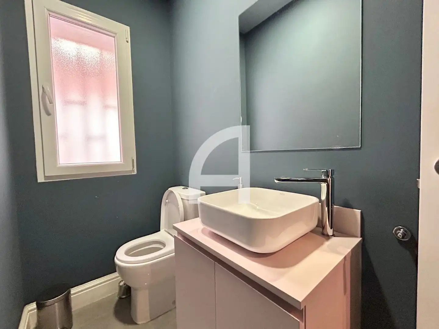 Bathroom of Office for rent in Madrid