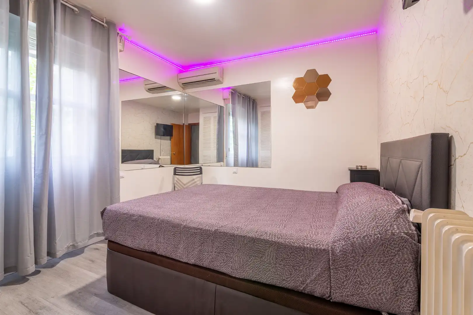 Dormitori de Casa adosada en venda en Móstoles amb Aire condicionat, Jardí privat i Piscina