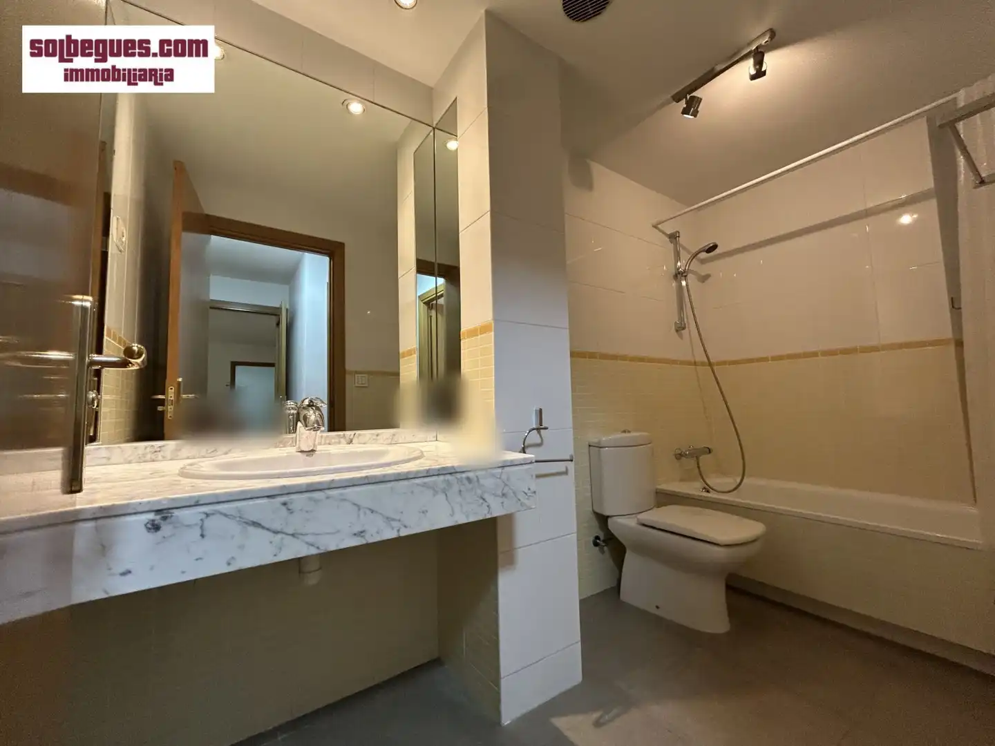 Baño de Dúplex en venta en Begues con Calefacción, Terraza y Trastero