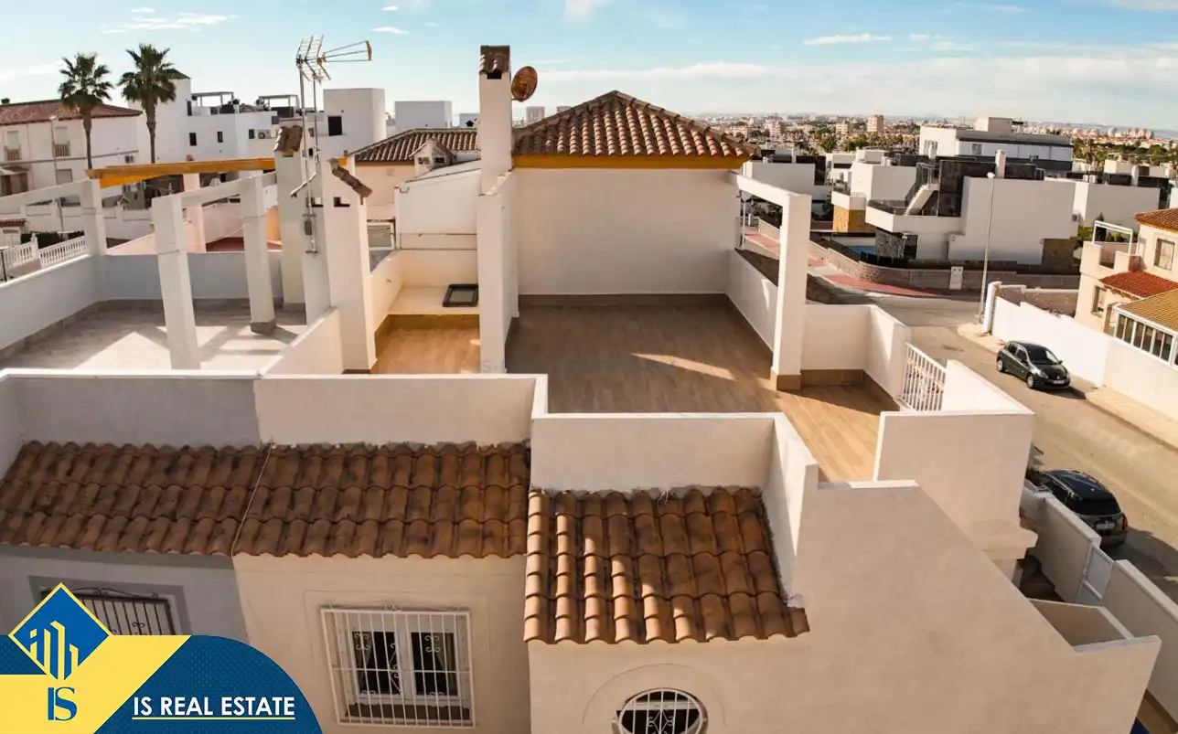 Vista exterior de Casa o chalet en venta en Torrevieja con Aire acondicionado, Calefacción y Jardín privado