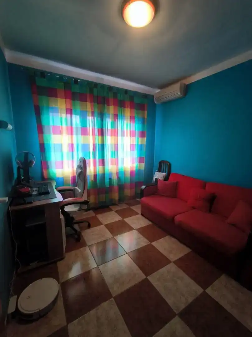 Habitación de Casa adosada en venta en Figueres con Aire acondicionado, Trastero y Horno