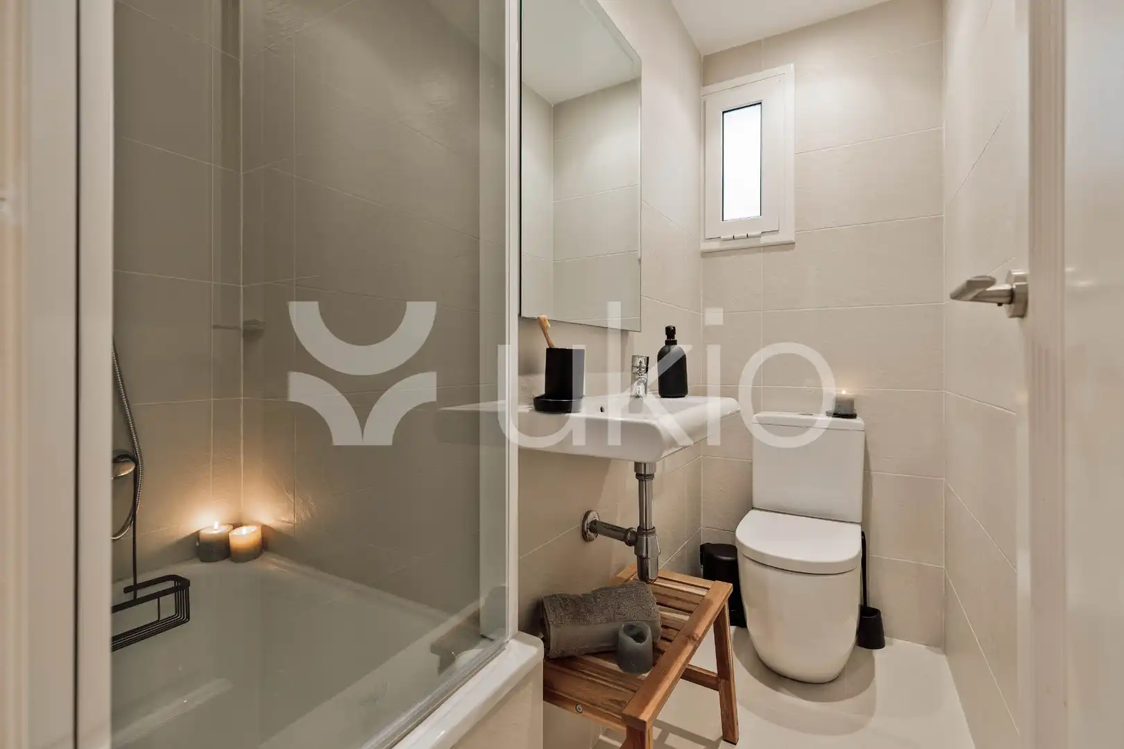 Bathroom of Apartments for rent in Barcelona  with Air Conditioner, Heating and Furnished