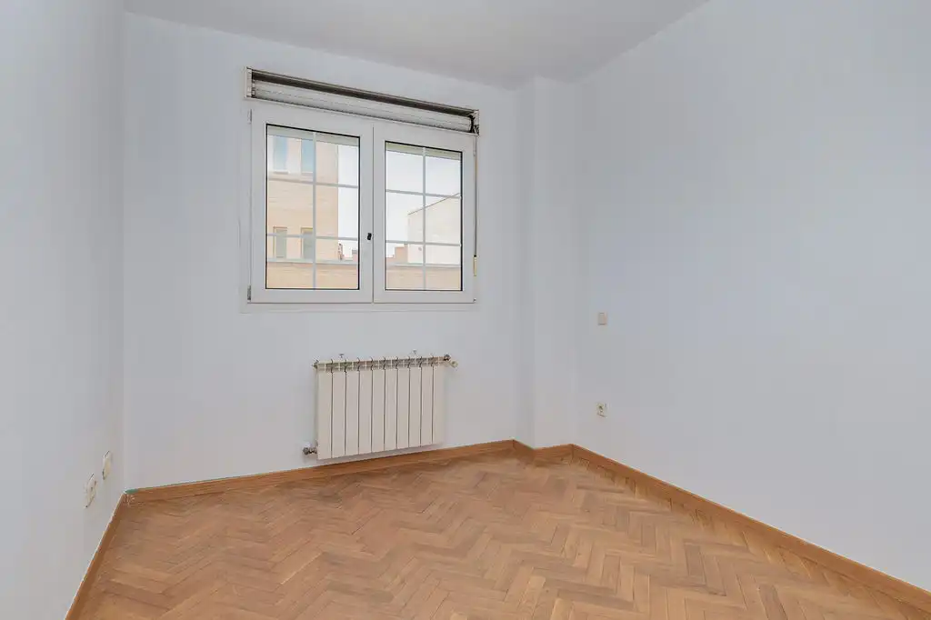Habitación de Piso en venta en Madrid con Calefacción