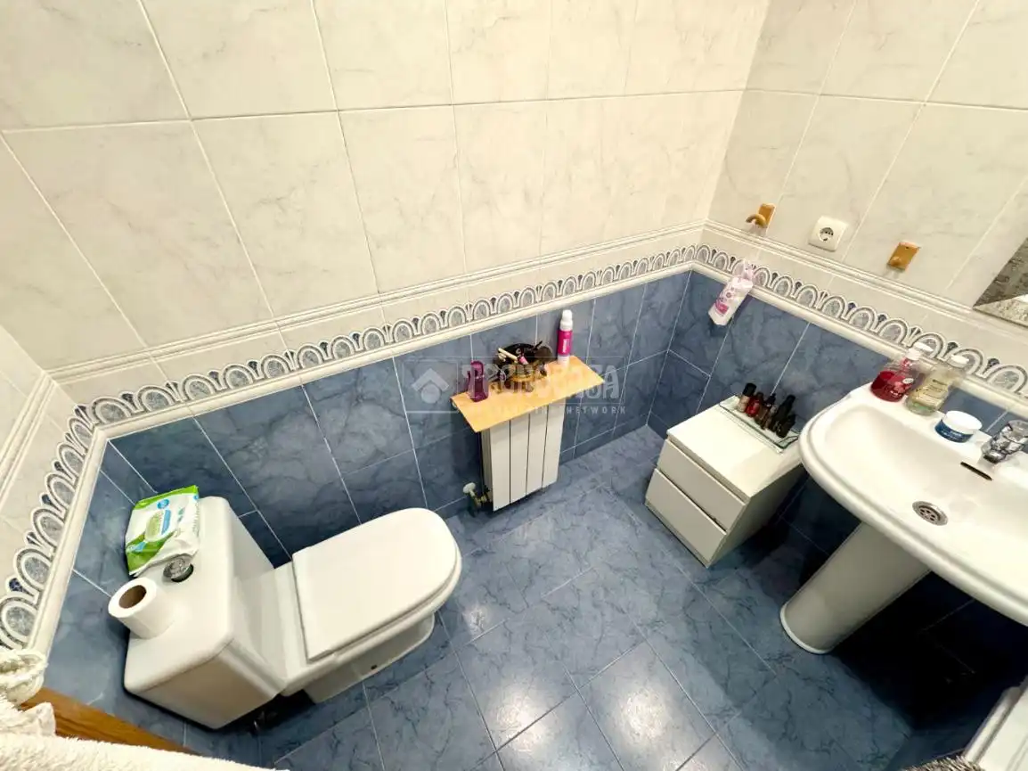 Bathroom of Attic for sale in Paterna  with Air Conditioner, Parquet flooring and Terrace
