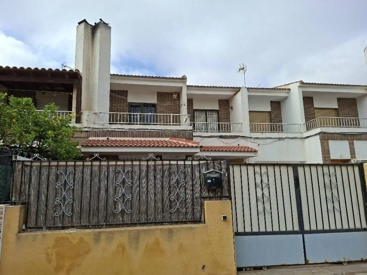 Vista exterior de Casa o xalet en venda en Cartagena amb Jardí privat