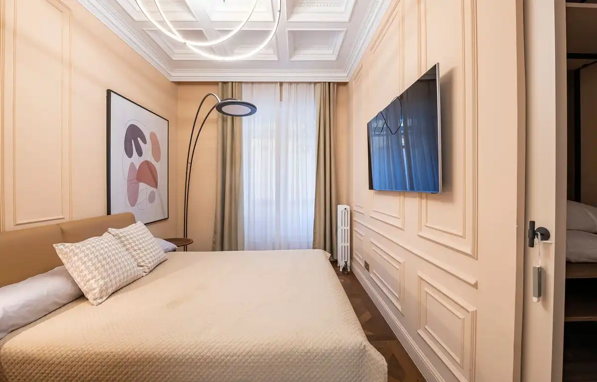 Schlafzimmer von Erdgeschoss zur Miete in Madrid mit Klimaanlage, Heizung und Terrasse