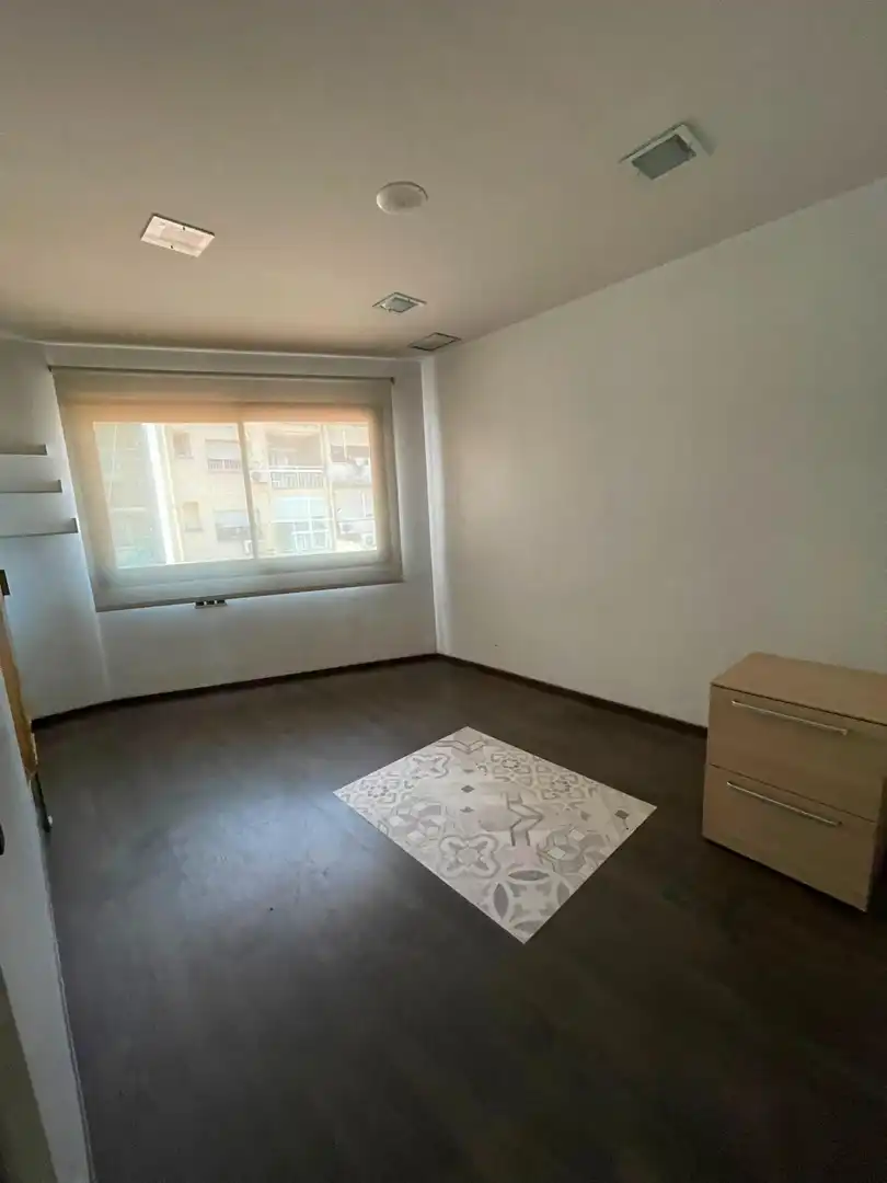 Schlafzimmer von Büro zur Miete in Sant Boi de Llobregat mit Klimaanlage und Heizung