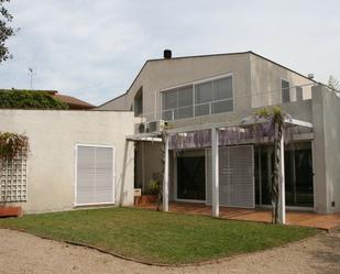 Vista exterior de Casa o xalet de lloguer en Parets del Vallès amb Aire condicionat, Terrassa i Balcó
