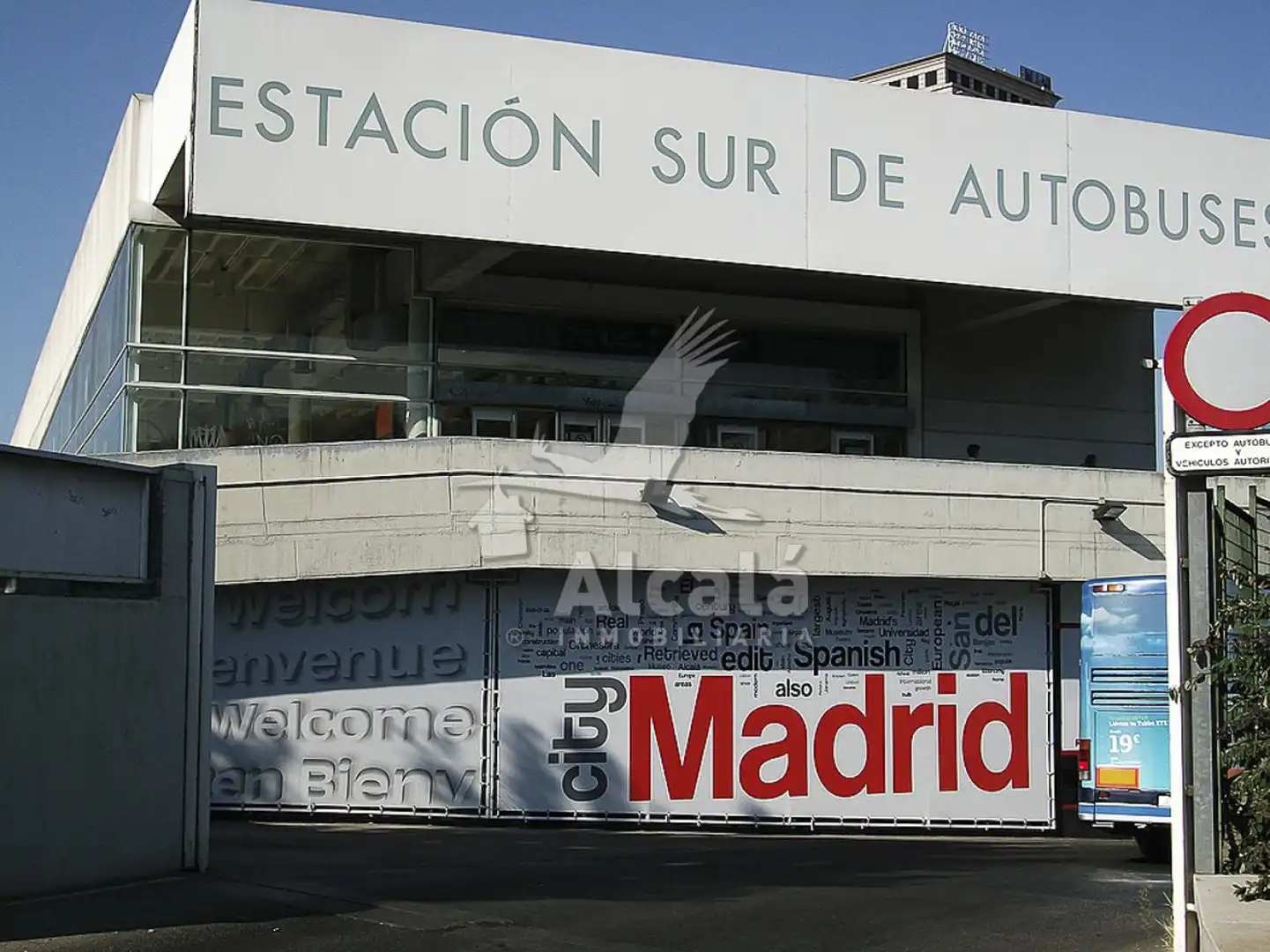Vista exterior de Pis en venda en Madrid amb Calefacció