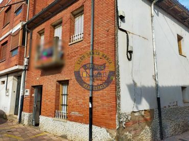 Casa rústica con balcón en venta en Mansilla de las Mulas