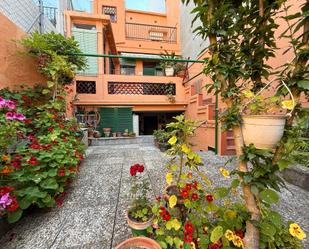 Vista exterior de Casa adosada en venda en Badalona amb Calefacció, Jardí privat i Terrassa